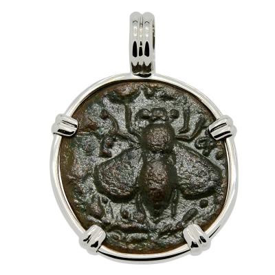 202-133 BC Bee coin in white gold pendant