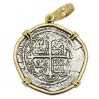 Colonial Spanish King Philip II two reales 1571-1598 in 14k gold pendant.