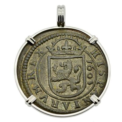 1605 Spanish 8 maravedis coin in white gold pendant