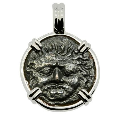 420-410 BC Gorgon tetras in white gold pendant