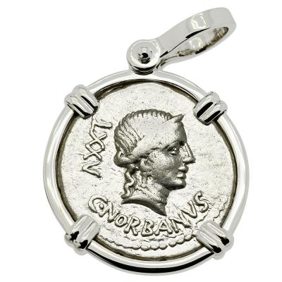 83 BC Venus denarius in white gold pendant